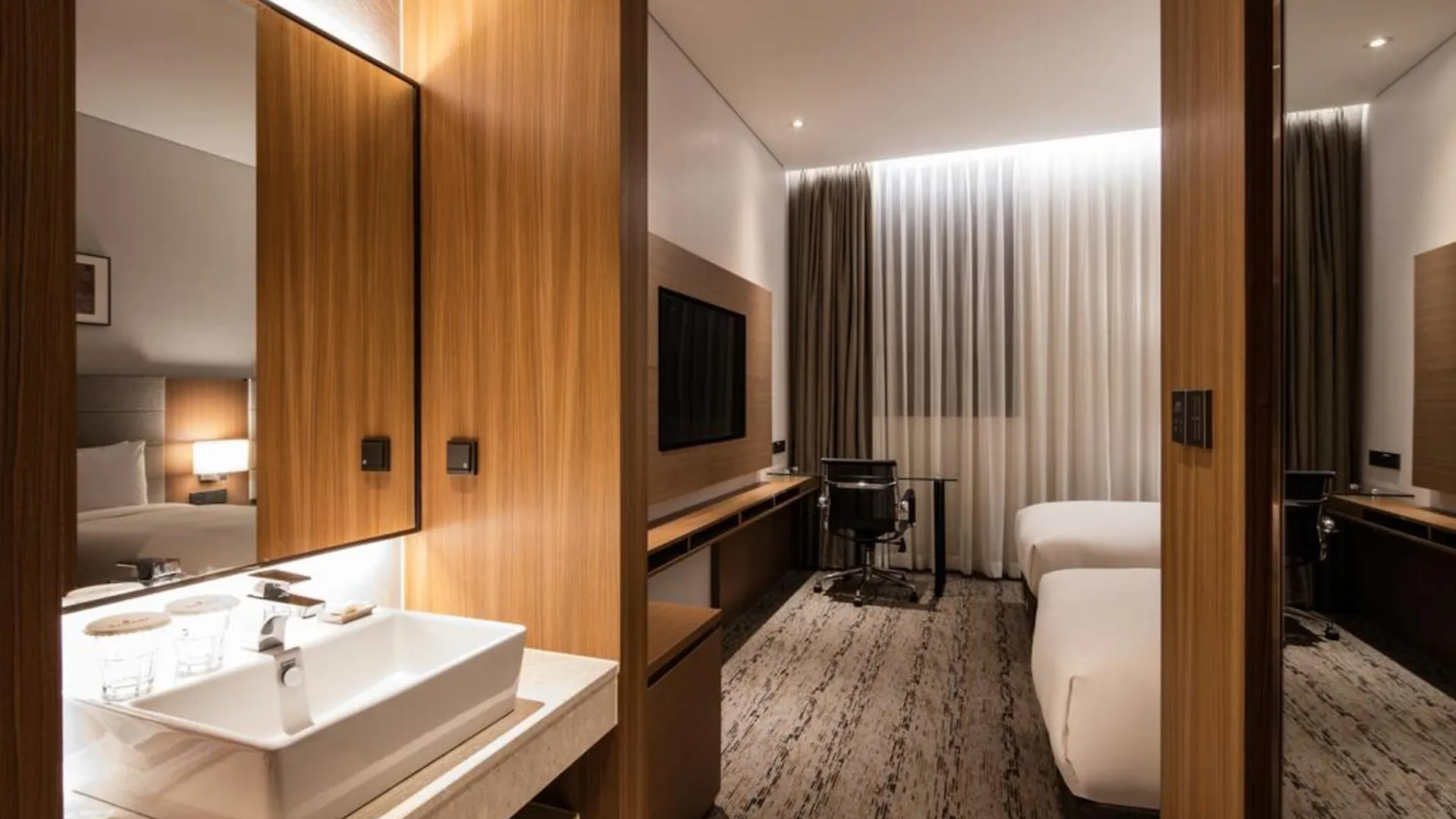 Hotel Ramada By Wyndham Seoul Sindorim 4*,